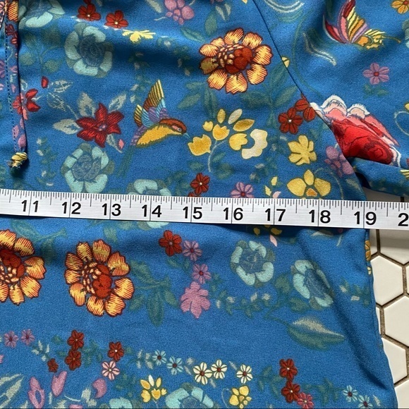 Dalia Bell Sleeve Blouse Size Small Blue‎ Floral Print - Picture 7 of 9